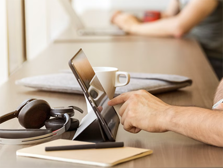 銷售課程培訓(xùn)的創(chuàng)新趨勢:線上與線下結(jié)合的實(shí)踐.png 銷售課程培訓(xùn)的創(chuàng)新趨勢:線上與線下結(jié)合的實(shí)踐.png